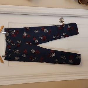 NWT Le Chateau Modern Fit Slim Leg Indigo Floral‎ Print Women's Pants. Size 6.